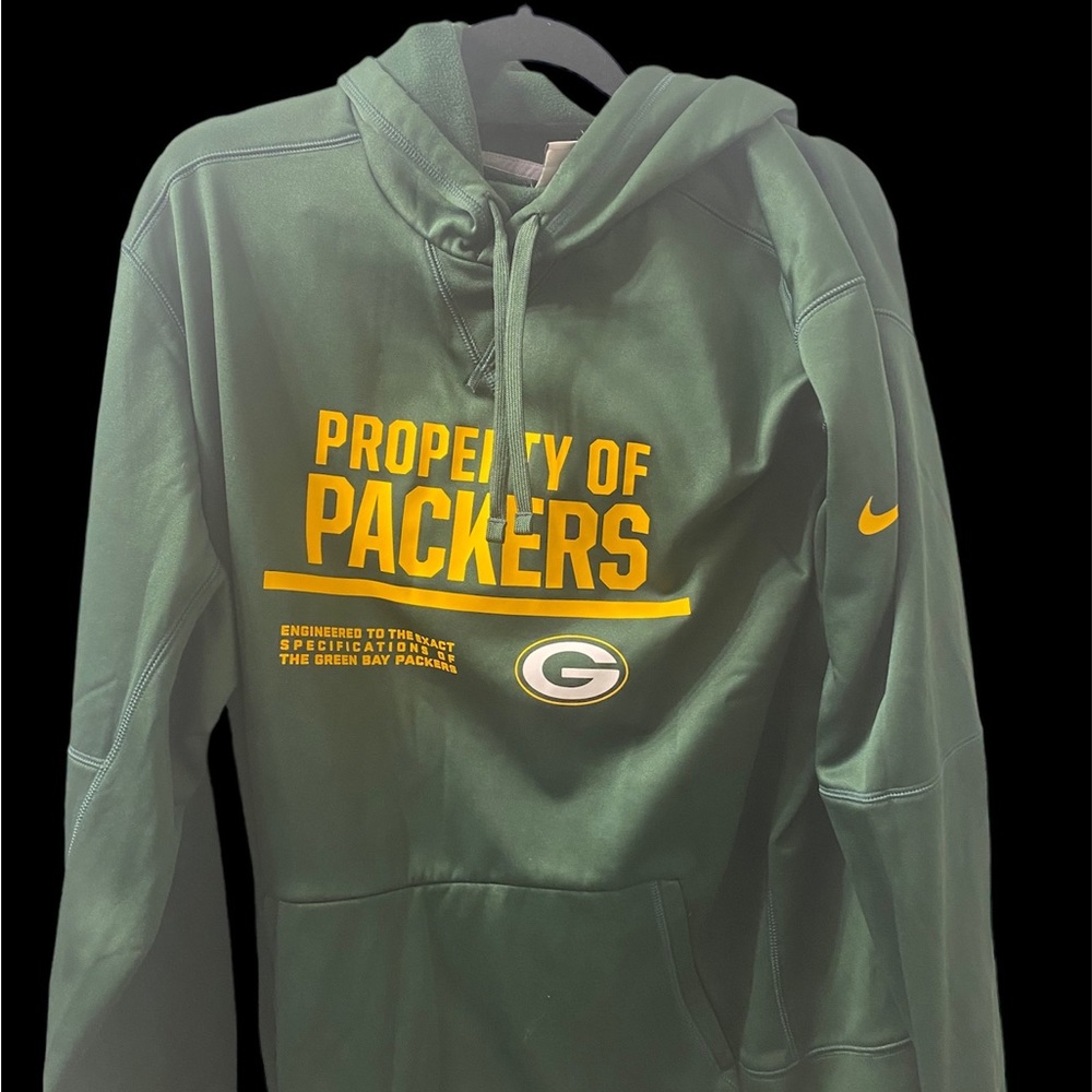 Men's Green Bay packers sweatshirt.